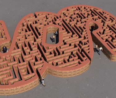 Bild som visar en labyrint formad som en paragraf.