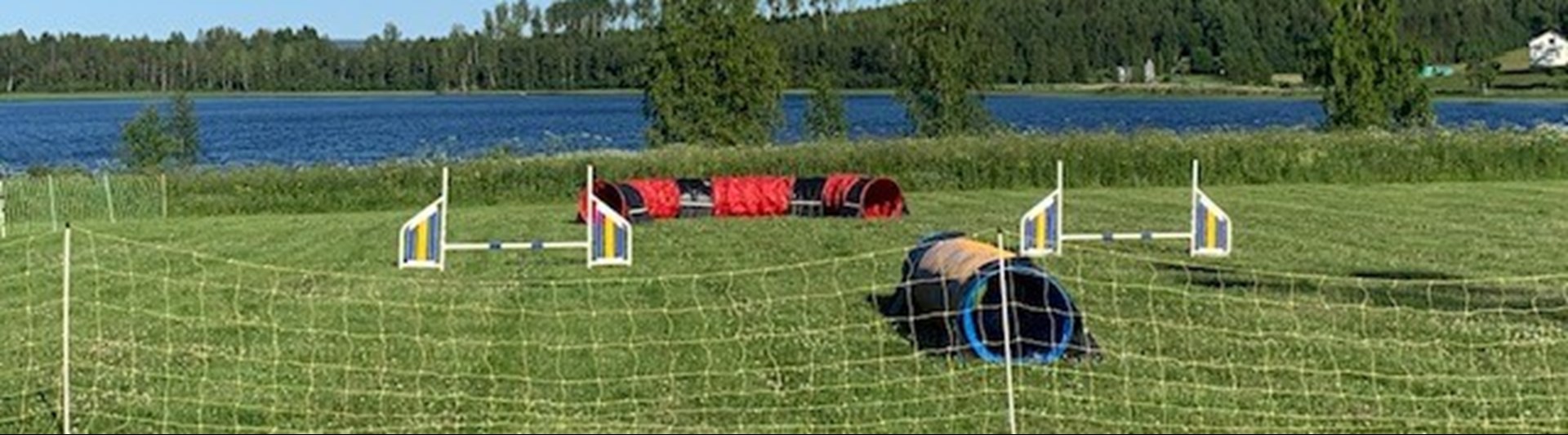 Inhägnad agilityplan