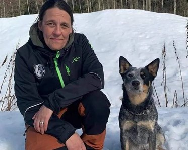 Vinterbild på förare och Cattledog