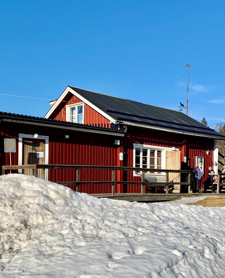 Örnsköldsviks Brukshundklubbs klubbstuga Hundtorpet på vintern