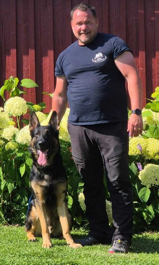 Förare med sin hund