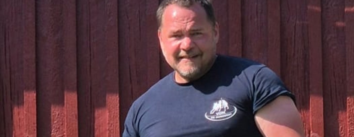 Förare med sin hund