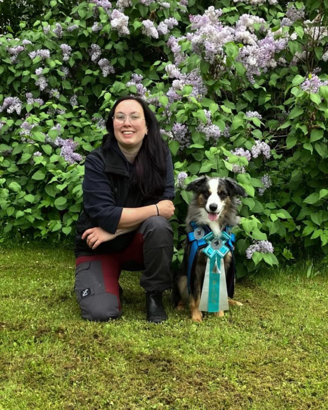 Förare med sin hund