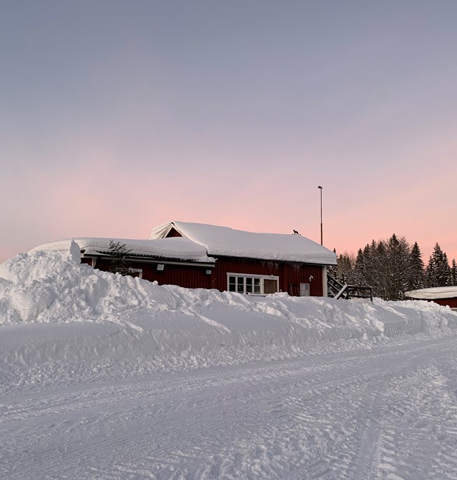 Örnsköldsviks Brukshundklubbs klubbstuga Hundtorpet på vintern