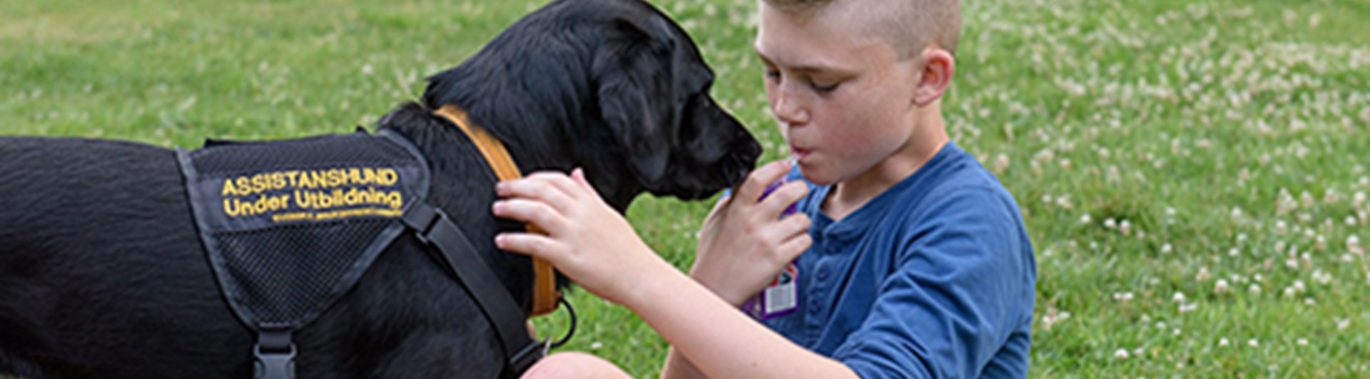 Pojke och hans Assistanshund