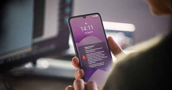 Närbild på en mobilskärm som visar ett SE-Alert.
