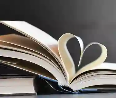 Bild som visar en uppslagen bok vars sidor formar ett hjärta.