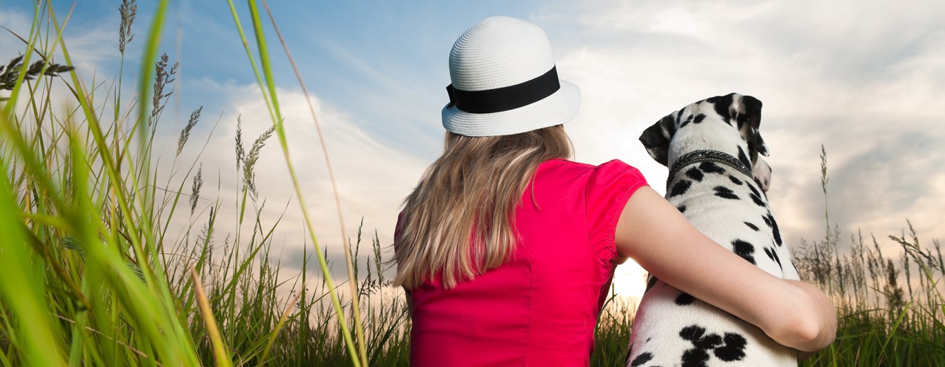Flicka och hund