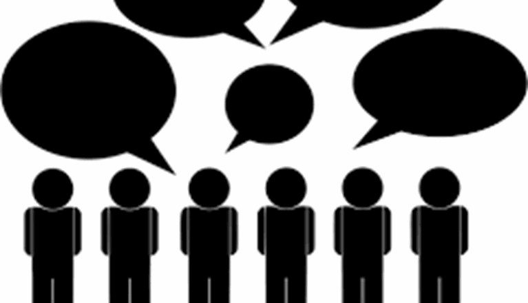 Grupp människor som pratar