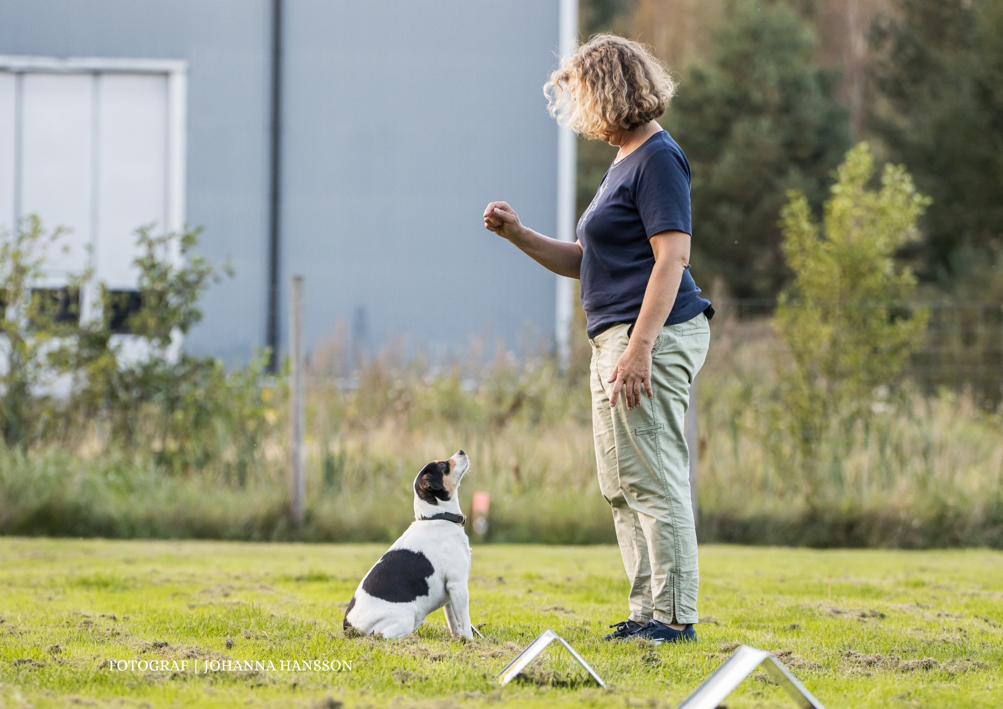 Ekipage som tränar rallylydnad.