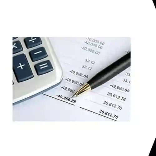 Revisorer - en bild med miniräknare, papper och penna
