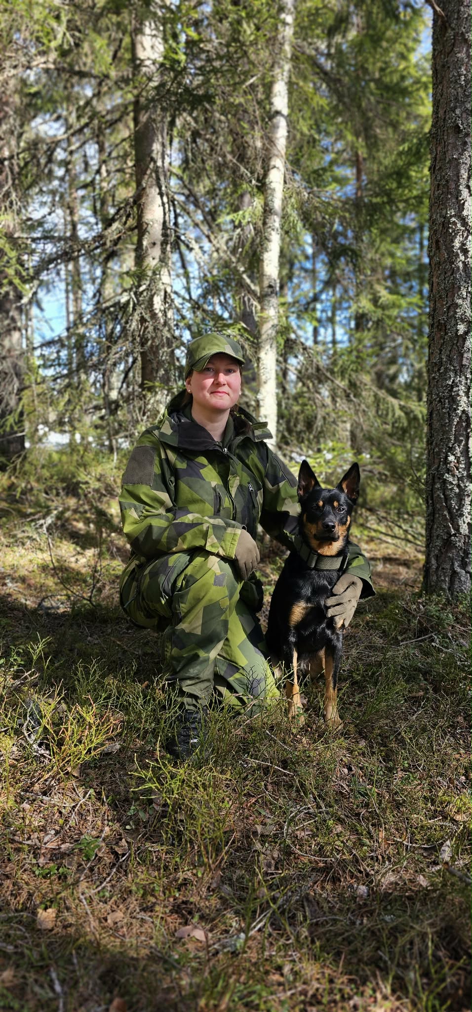 Bild på styrelseledamot Mikaela med sin hund Link.