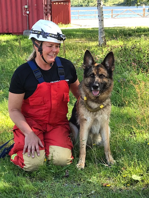 bild på linda jansson och hennes hund Nita