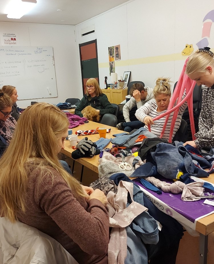 Tillverka hundleksaker