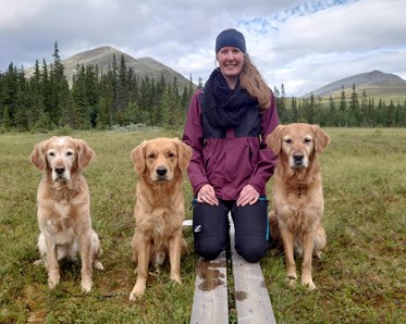 Cecilia Bergman och hennes tre hundar