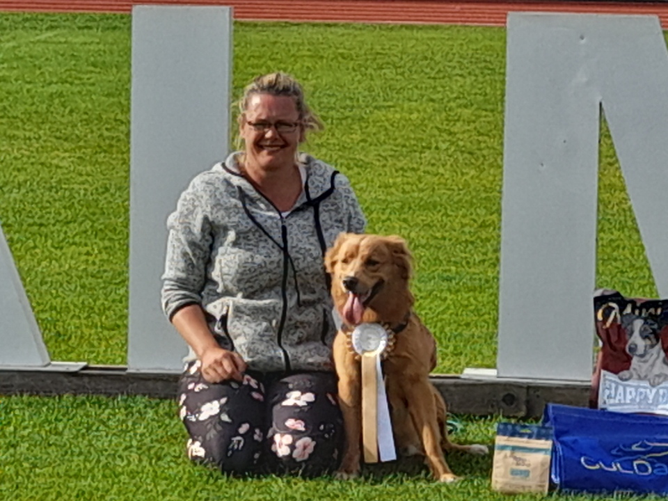 Minella Ljungström med sin hund