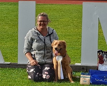 Minella Ljungström med sin hund