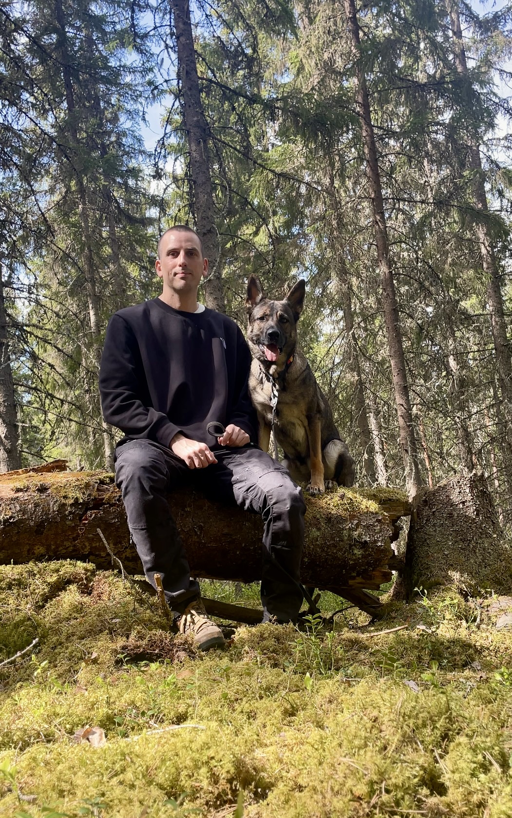 Trons Marcus Mattson och schäfertiken Rapports Xantippa