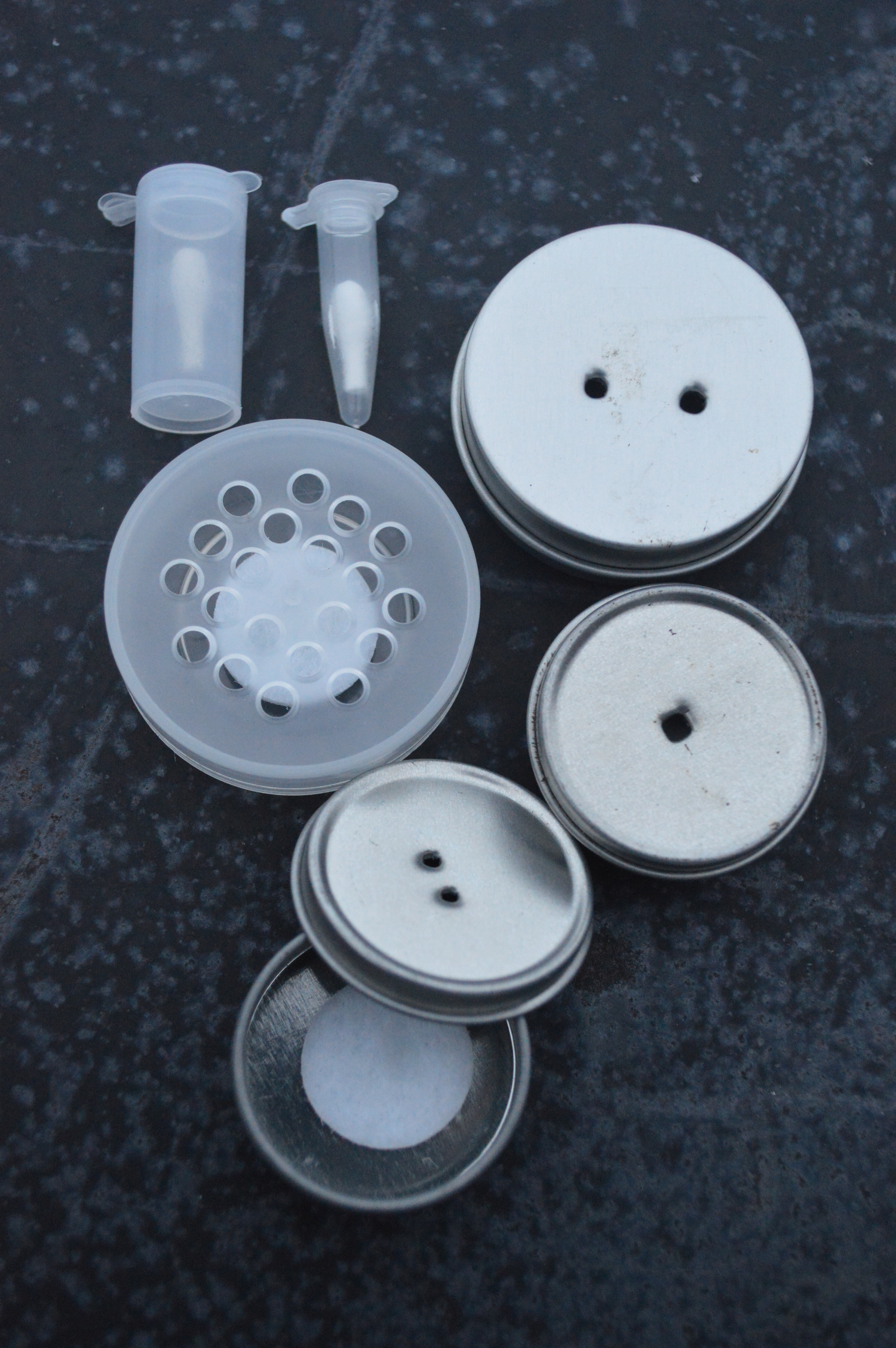 Olika dofthållare som används inom Nose Work