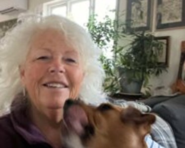 Sekreterare Karin med hund