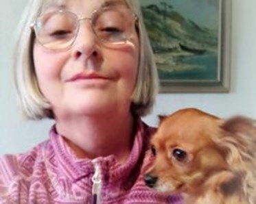 Ledamot Lena med hund