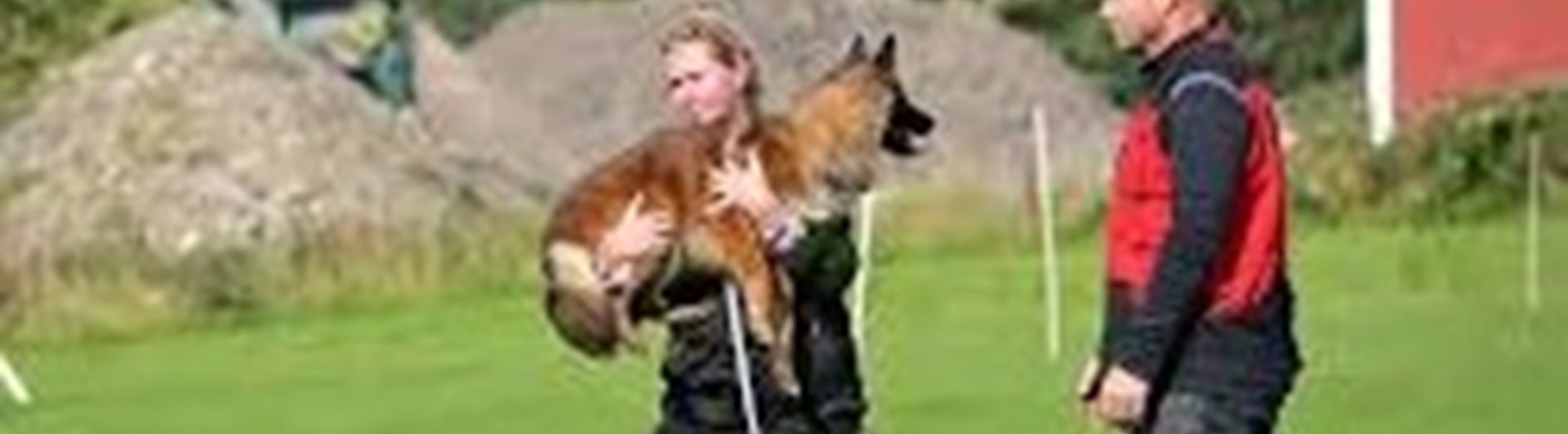 IPO-R föraren bär hund