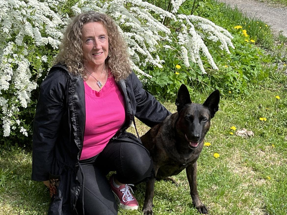 Inga-Lill Badh med sin hund