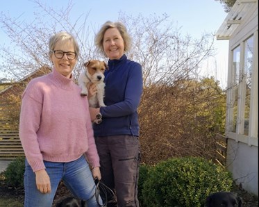 Mette och Rita med sina hundar