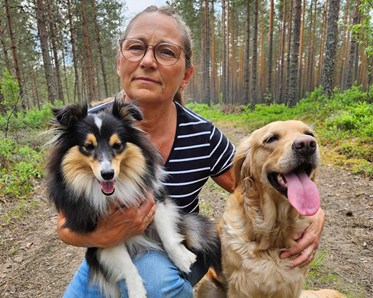 Lena Legnar med sina hundar