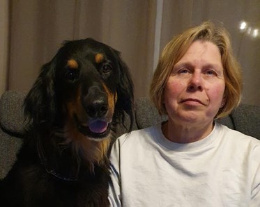 Mona Norgren med sin hund