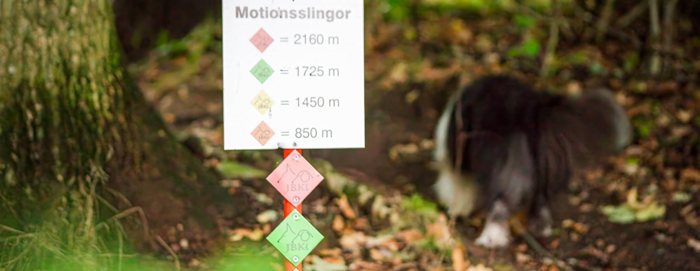 Skylt över motionsslingor