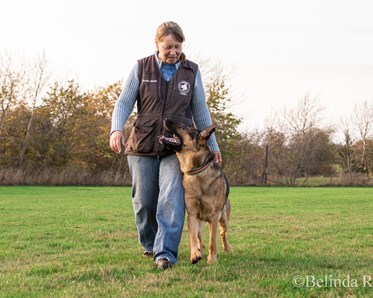 Annika Wuolo och schäfern Gunde