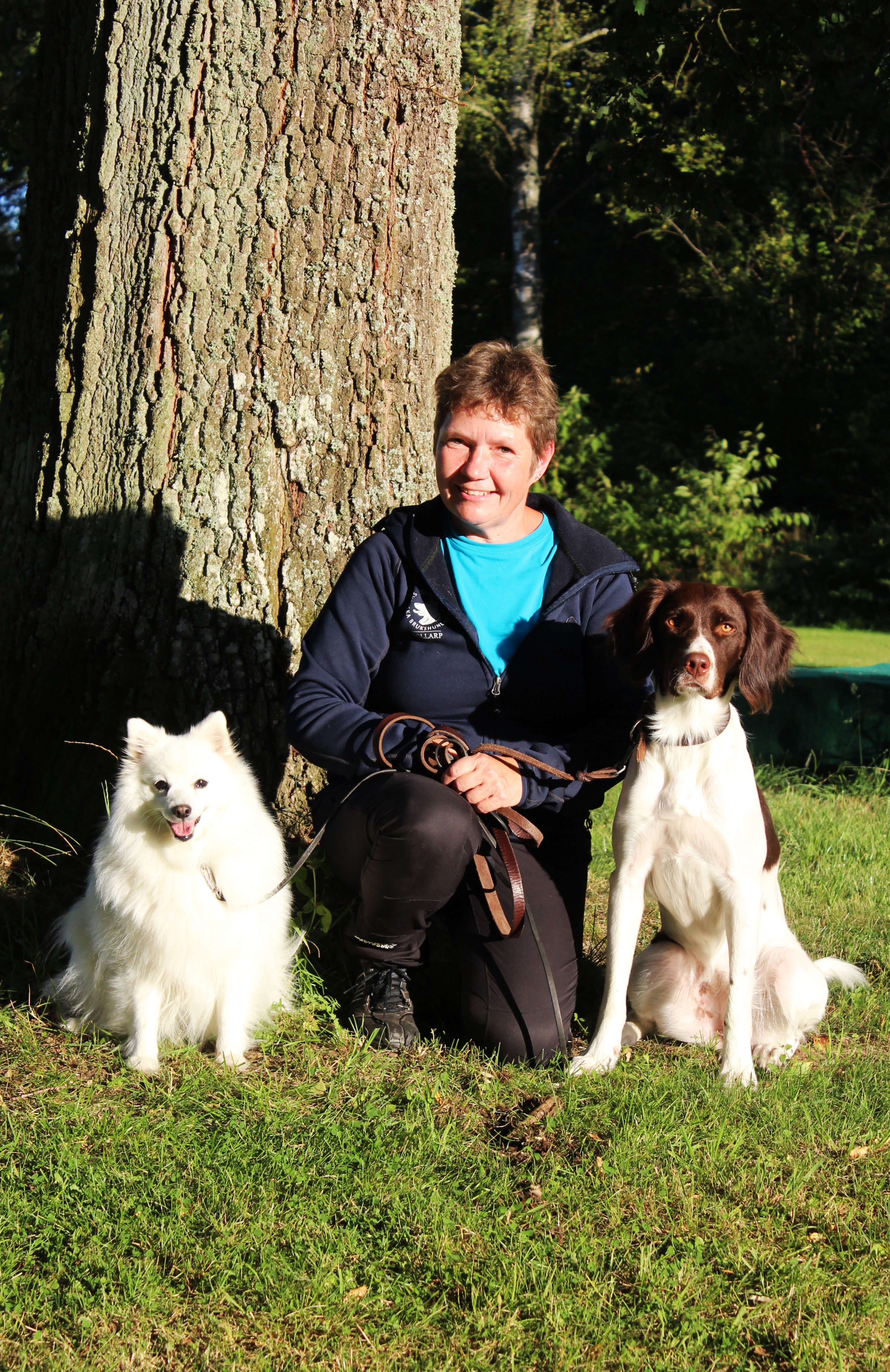 Anna R med 2 hundar
