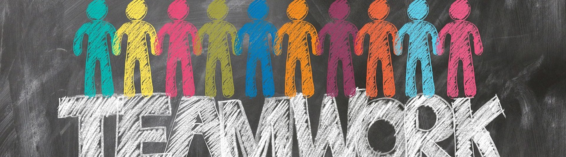 Ritade gubbar som står på texten "Teamwork"