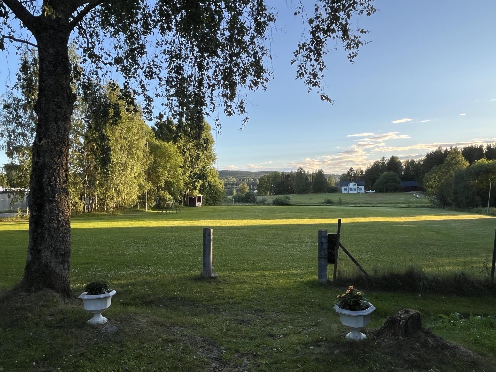 En bild på planen vid klubbhuset