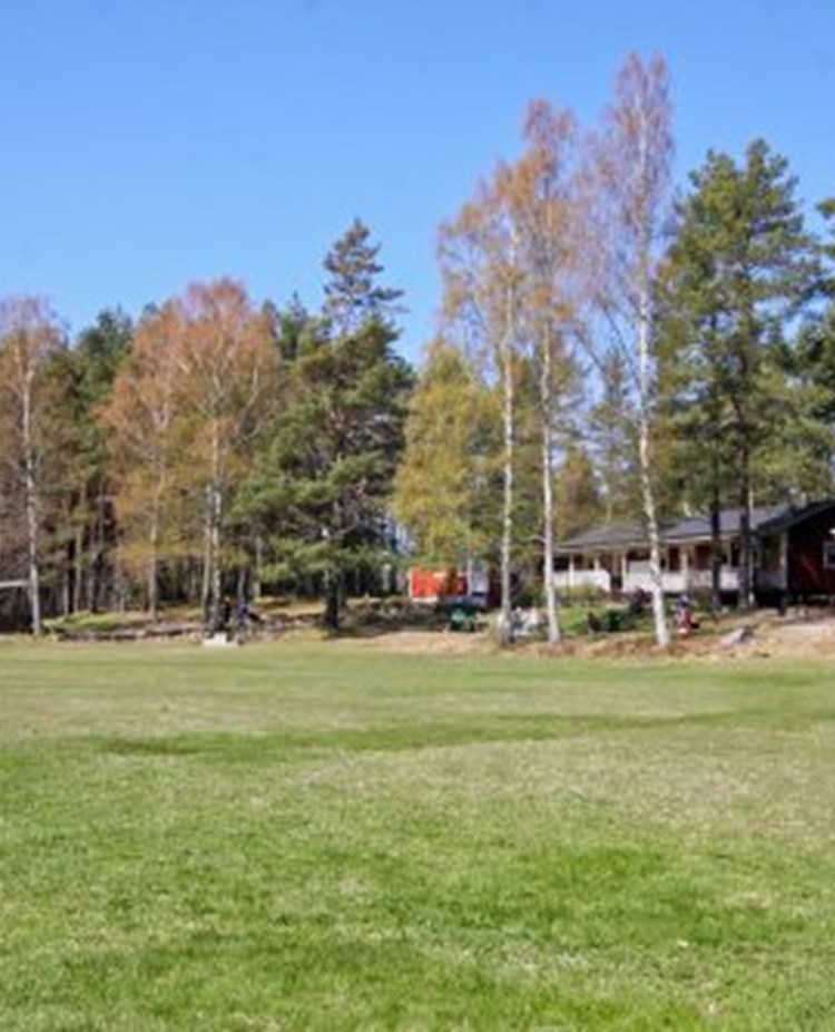 Klubbstugan från appellplan