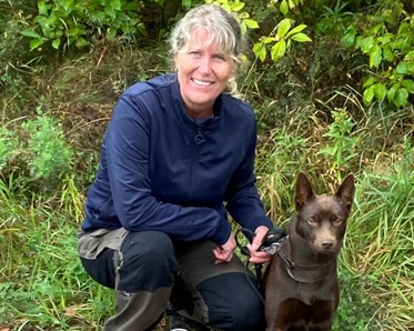 Gun med Kelpie-hunden Pixie