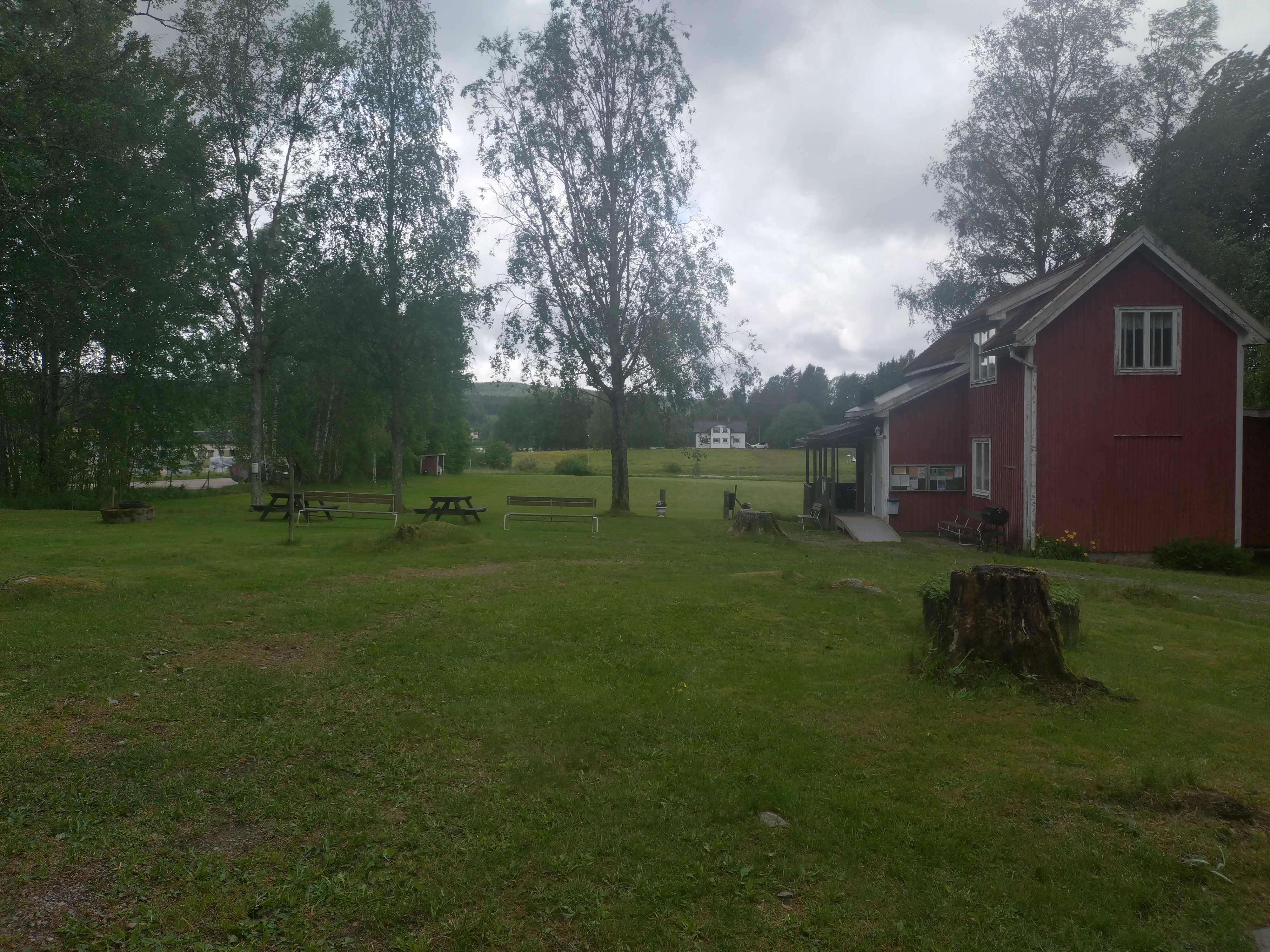 Bild på klubbstugan och träningsplan