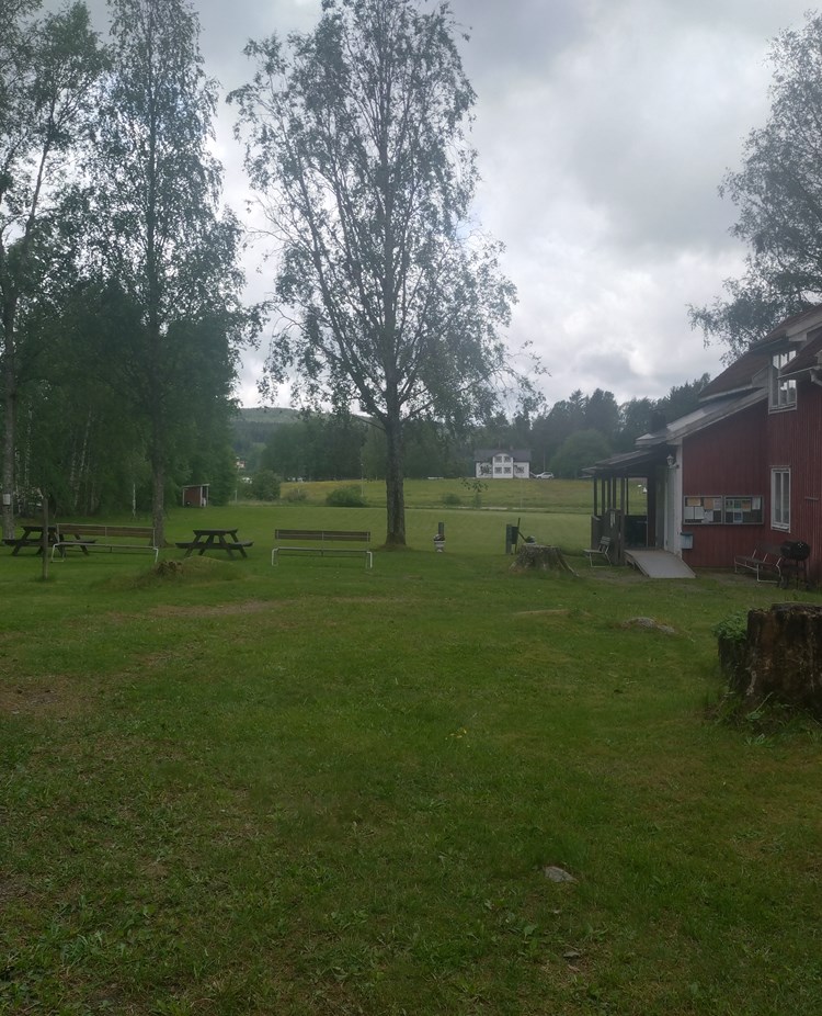 Bild på klubbstugan och träningsplan
