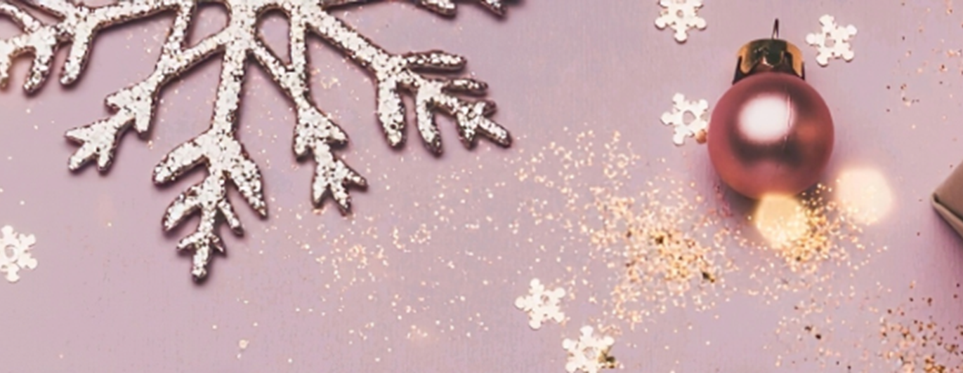 Rosa bakgrund med jultema