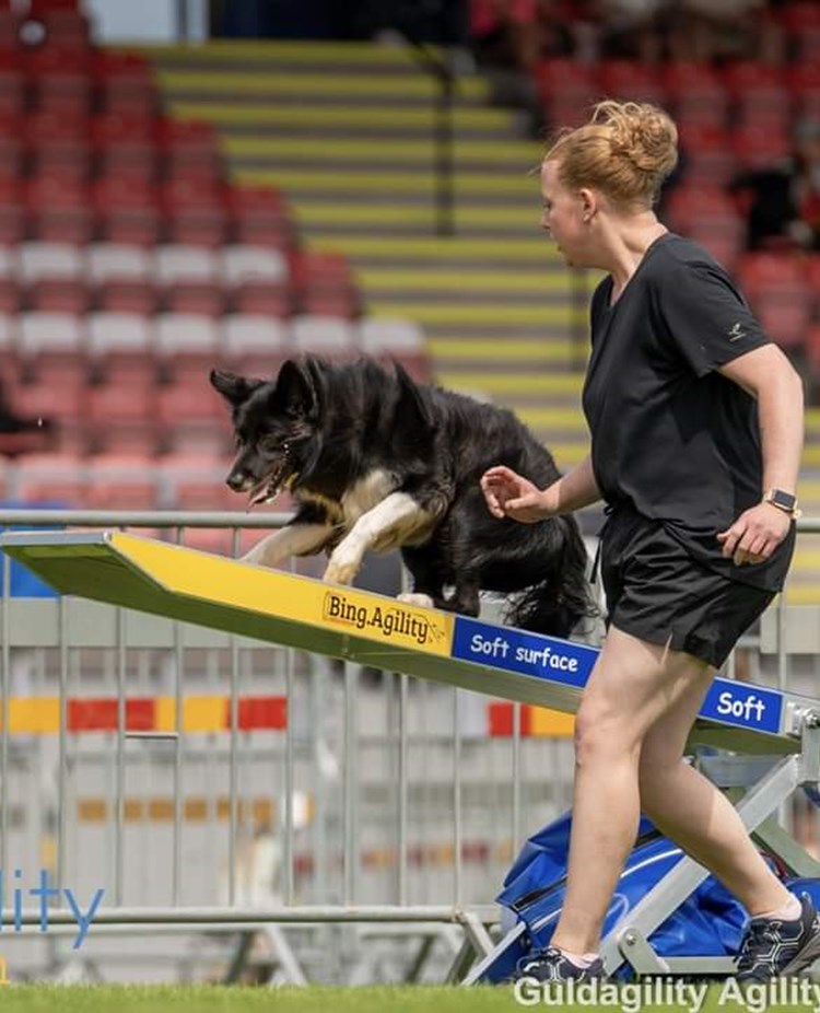Pia Wärja med hund