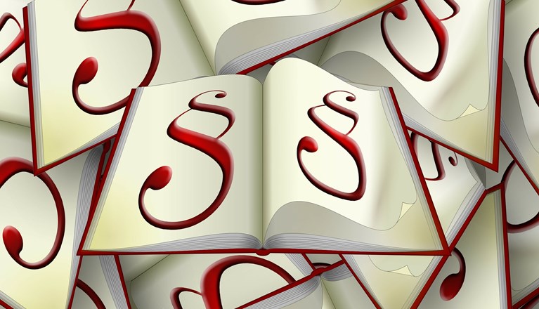 Bild som visar röda paragrafer i böcker.