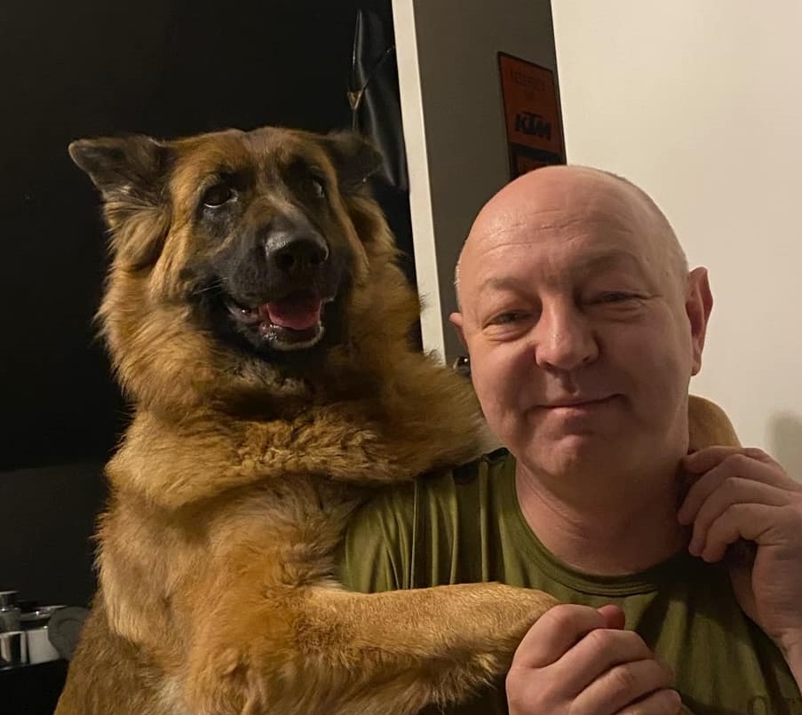 Mikael med hund