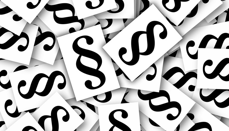 Bild som visar många kort med paragrafer.