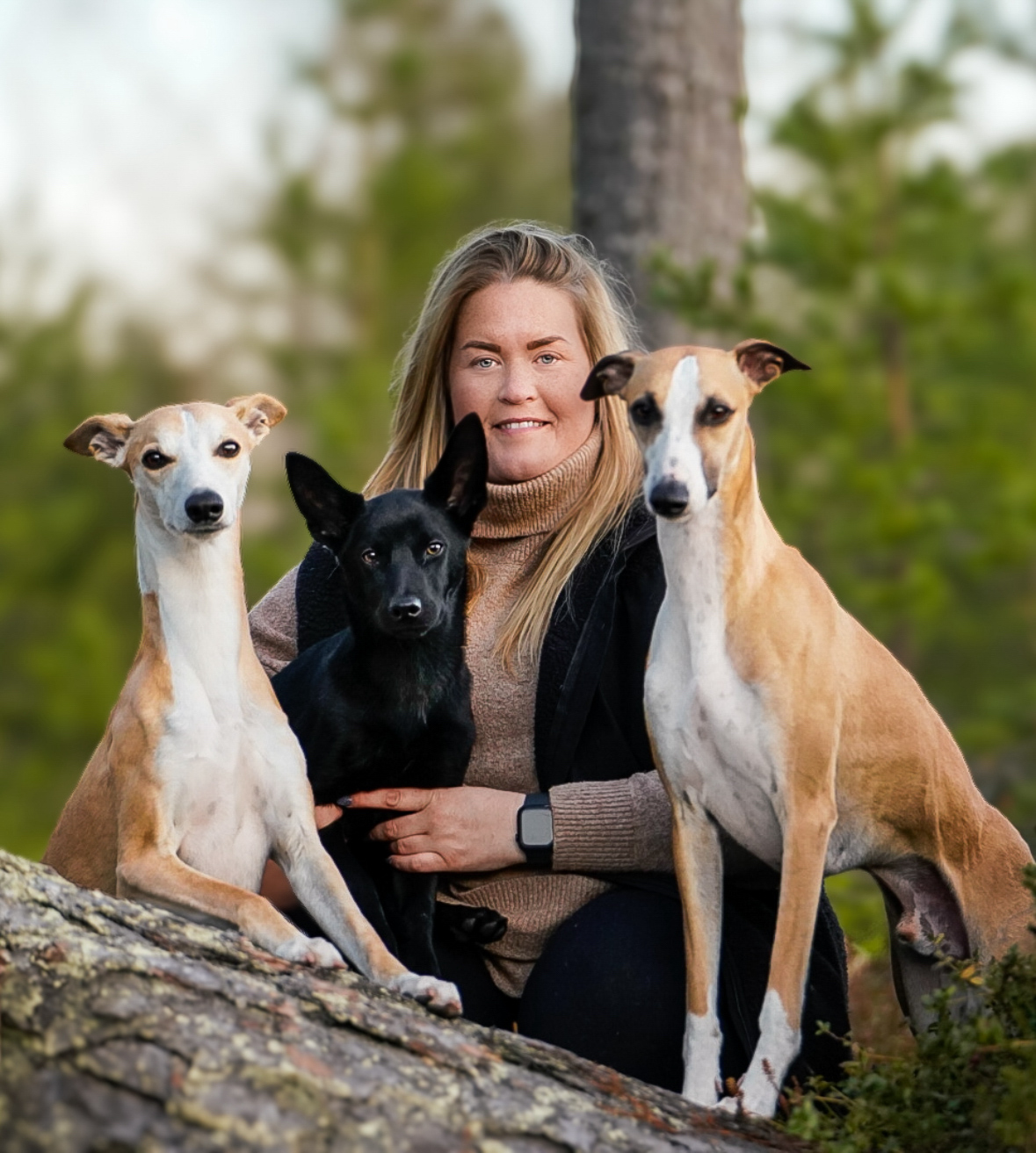 Bild på Karolin och hennes tre hundar