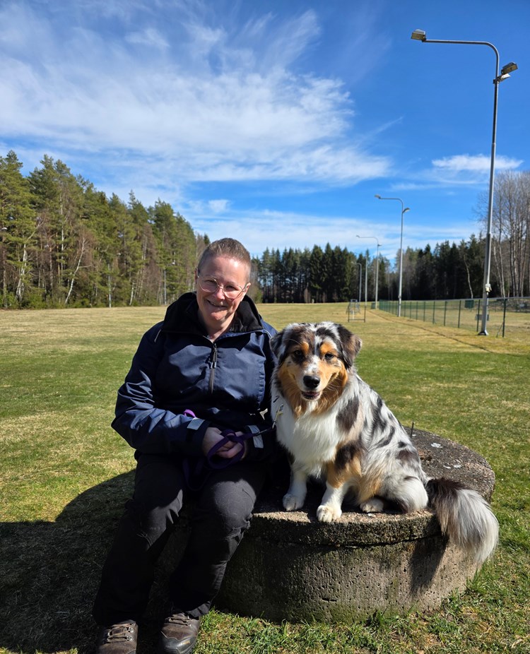 Förare med sin hund