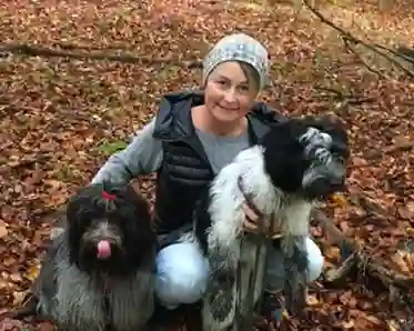 Bilden visar vår instruktör Christina Landström med hennes två hundar