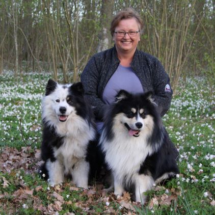 Malin Fräki med två hundar