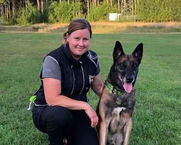 Kristina Svensson med Belgiska vallhunden Jubel.