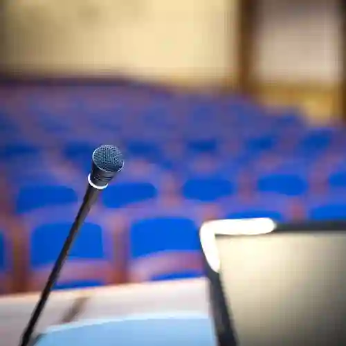 Bild som visar en konferensmikrofon från presidium.